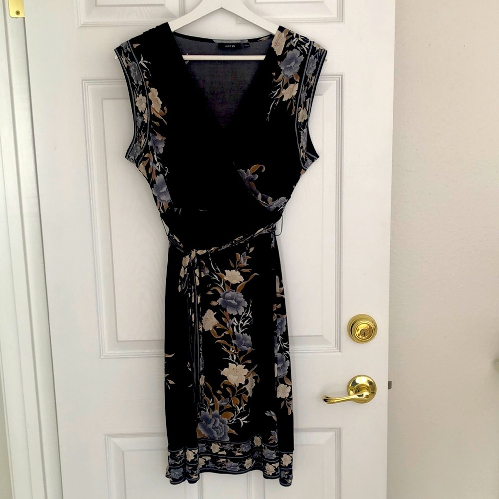 Stretchy black floral sleeveless dress